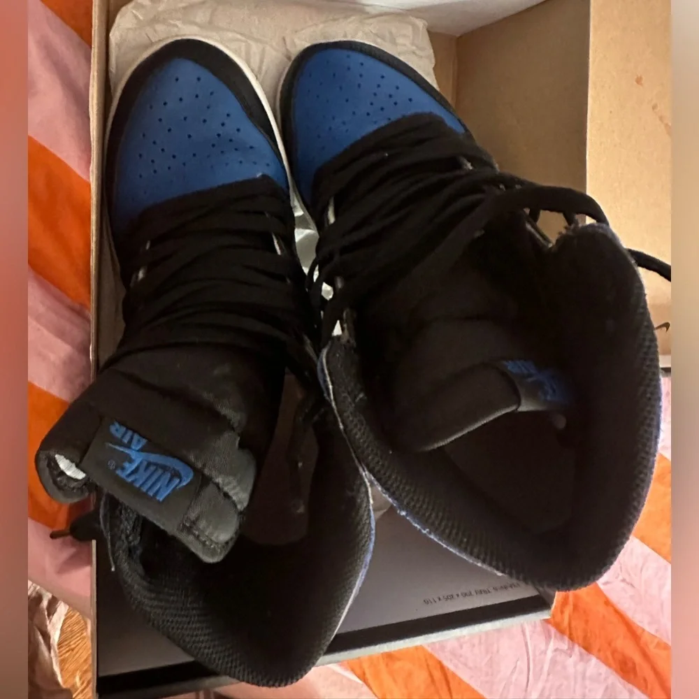 Nike Air Jordan 1 Retro High OG Royal Blue Black Sneakers - Picture 4 of 5